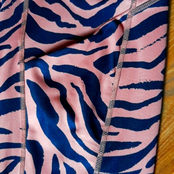 FABLETICS "Pure Lux" Cropped Yoga Pants Tiger Print XL - Picture 5 of 9